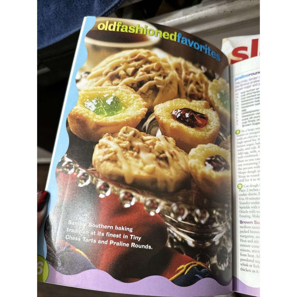 Better Homes and Gardens All-Time Favorite Christmas Cookies Cookbook - Picture 5 of 8